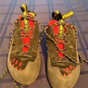 La Sportiva Rock Climbing Shoe - Black and Red